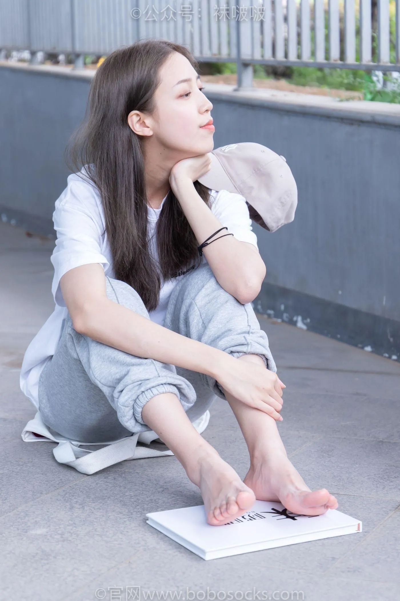 [BoBoSocks袜啵啵]NO.012 泡芙-运动鞋、白棉袜、裸足 [132P]插图9